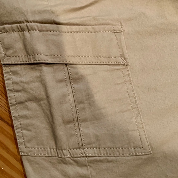 Lee Bermuda Shorts. New without tags - Picture 3 of 5